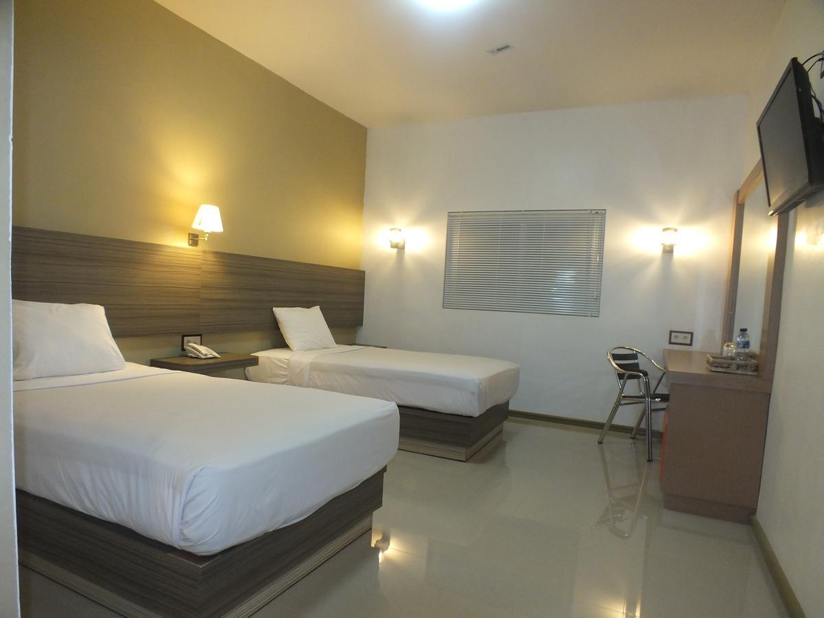 Zamrud Malioboro Hotel Yogyakarta Exterior foto